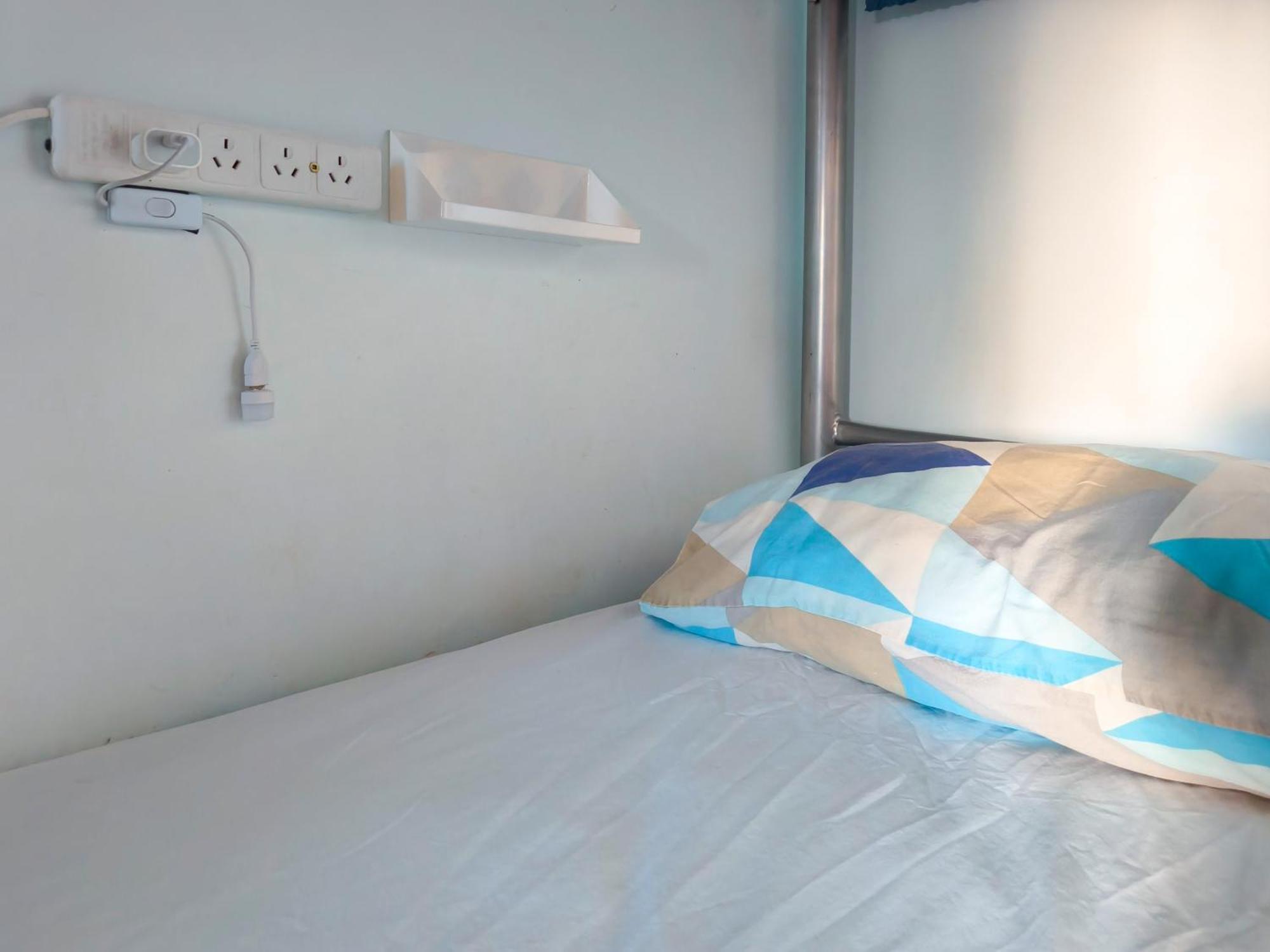 Hostel Metro Adventurer Backpackers *